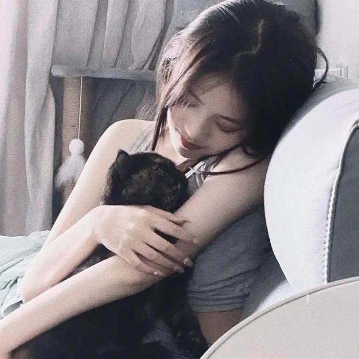 穿书后，大小姐野爆娱乐圈